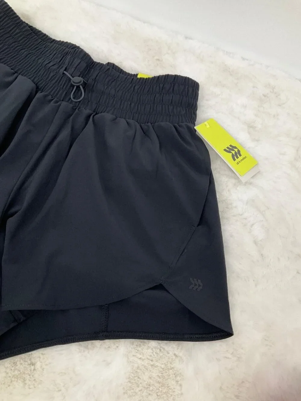 All in Motion size Small Woven High-Rise Shorts 3" BLACK NEW - Picture 3 of 7